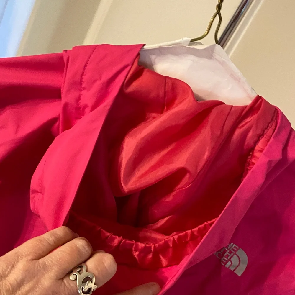 The North Face Girls Windbreaker - Picture 8 of 14